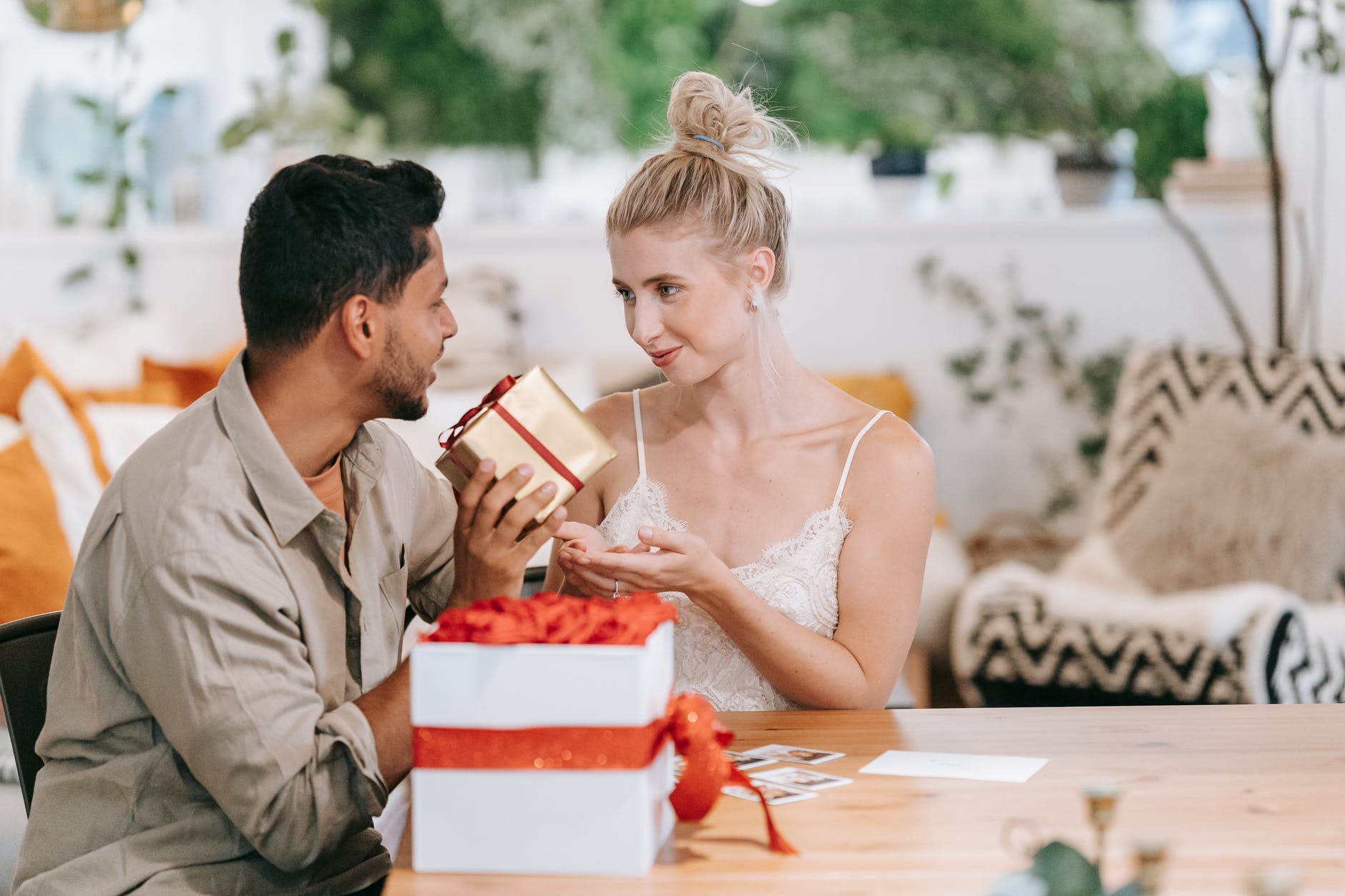 Best Christmas Gifts That You Can Gift Your Boyfriend